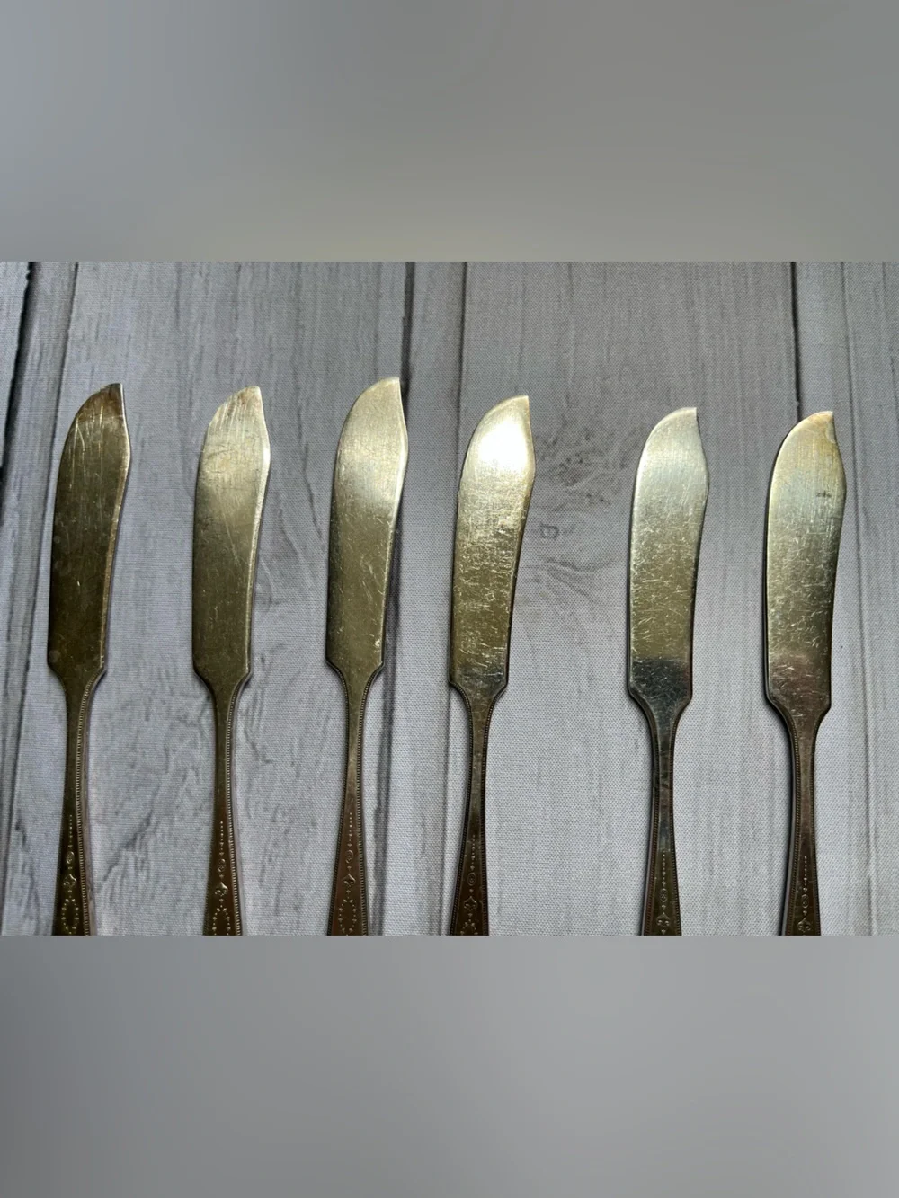 Set of 6 Oneida Community Plate Grosvenor flat handle butter spreaders.